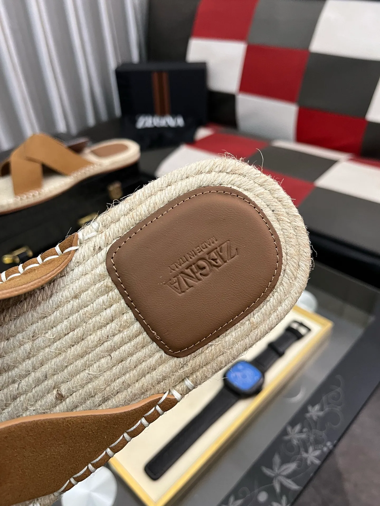 Men's shoes 💰320⌚️⌚️《HERMES》Hermès 💁♂️Men's casual slippers, compare the quality at the counter🧚🏿♂️ The upper layer has a stone pattern with clear texture, showing high-end, high-end, comfortable to wear and versatile. Purely hand-pulled, raw rubber breathable outsole, breathable and comfortable lambskin lining, 100% comfortable density, original rubber outsole wear-resistant code number 38-44. Can be customized 45-46-47